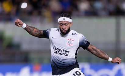 Memphis Depay bate pênalti com cavadinha e irrita atletas do Mirassol
