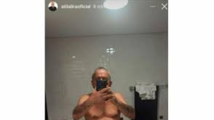 Foto íntima publicada pelo ex-parlamentar