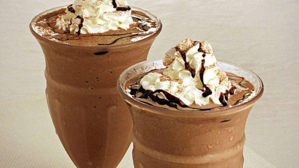 Milk shake de coco com chocolate