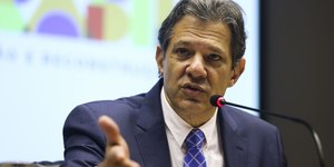 Governo bloqueia R$ 31 bilhões no Orçamento e aumenta IOF