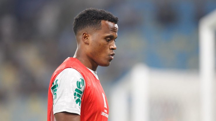 Jhon%20Arias%20rebate%20vaias%20da%20torcida%20do%20Fluminense%3A%20%22Tem%20amn%C3%A9sia%22