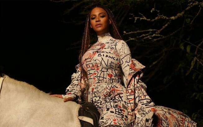 Beyoncé lança o álbum visual 