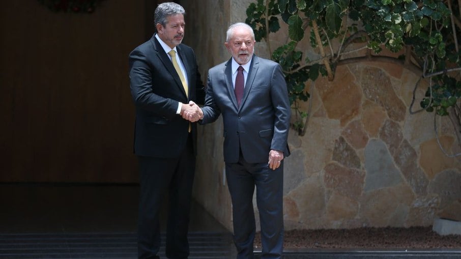 Presidente da Câmara dos Deputados, Arthur Lira e o Presidente da República Luiz Inácio Lula da Silva.