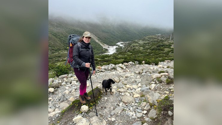 Brasileira adota cadela que conheceu ao escalar o Monte Everest