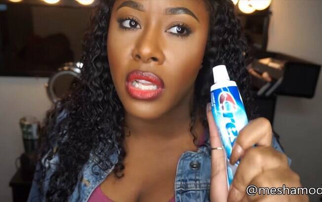 Youtubers estão afirmando que usar pasta de dente pode ser a 'fórmula mágica' para aumentar os seios sem cirurgia
