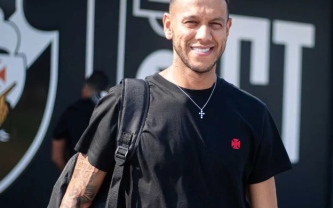 Souza, ex-volante do Vasco, hoje é técnico do FC Rio de Janeiro