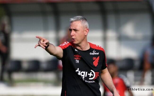 Tiago Nunes é especulado no Corinthians
