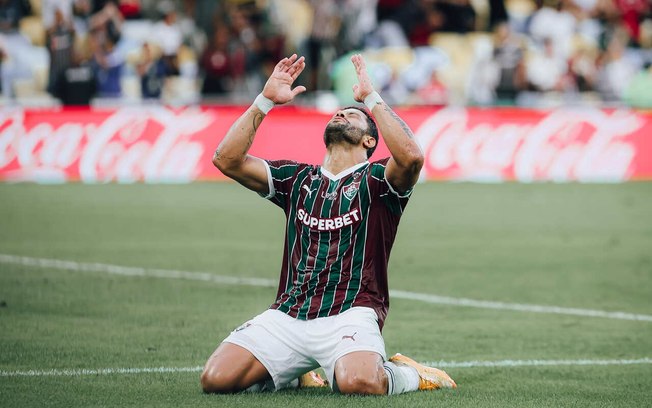 Hulk fez o primeiro gol do Fluminense na vitória por 3 a 2 sobre o Palmeiras, neste sábado (15)