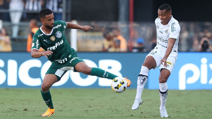 Palmeiras vence Santos na Vila e assume liderança do Brasileirão