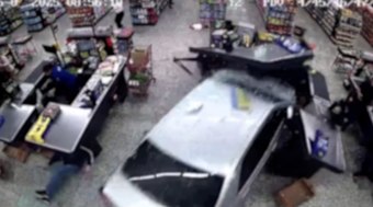 Carro%20desgovernado%20invade%20supermercado%20em%20Foz%20do%20Igua%C3%A7u