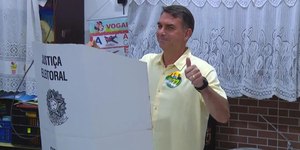 Imprensa internacional vê favoritismo de Flávio no 2º turno