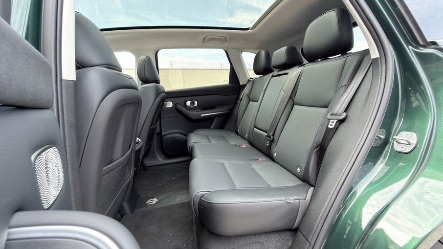 Espaço para os passageiros traseiros é um dos destaques do SUV.
