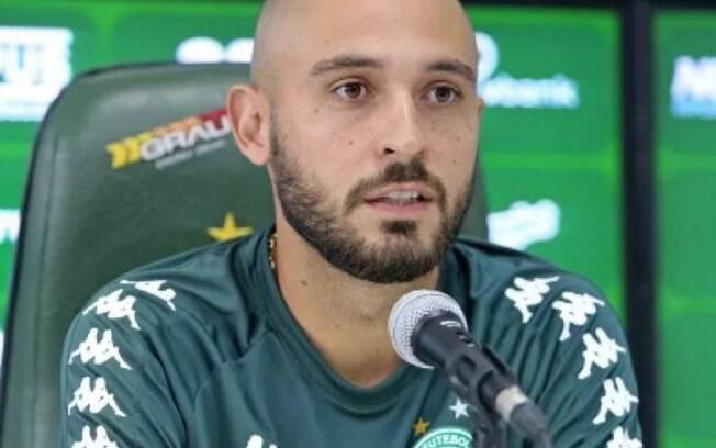 Coritiba negocia com Régis, destaque do Guarani na Série B Coritiba negocia com Régis, destaque do Guarani na Série B