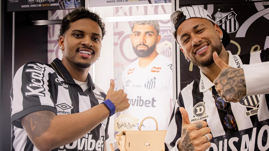 Rodrygo e Neymar em jogo do Santos na Vila Belmiro Rodrygo e Neymar em jogo do Santos na Vila Belmiro