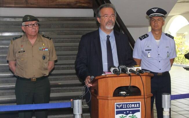 Ministro da Defesa, Raul Jungmann fala sobre a situação dos presídios e os acordos com a Colômbia