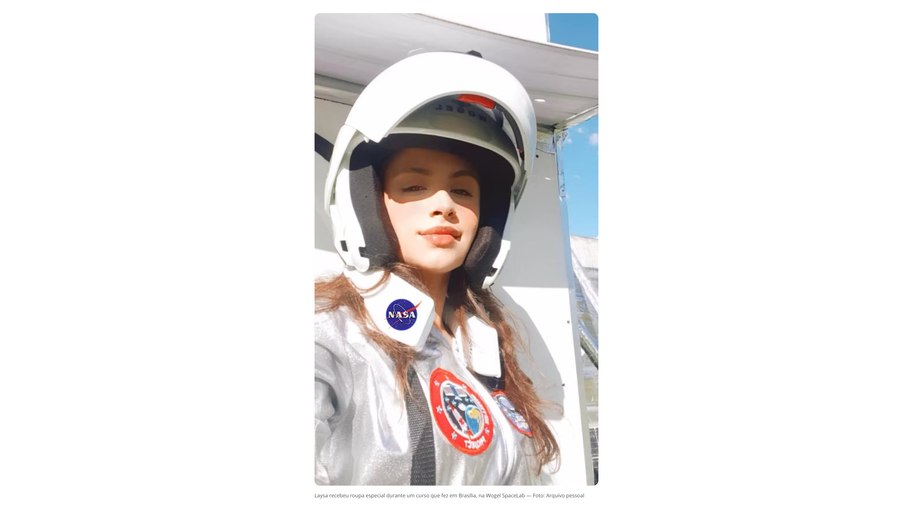Fotografia com o logo da NASA em uma das laterais do capacete, publicada pelo G1 em 2022 Fotografia com o logo da NASA em uma das laterais do capacete, publicada pelo G1 em 2022