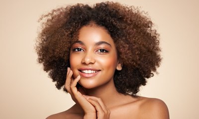 7 dicas incríveis de maquiagem para pele negra