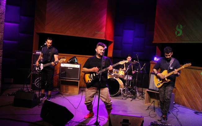 Nohau abre show do CPM 22 no Santo Rock Bar, em São Paulo