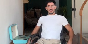 Vittor Fernando volta para casa após ser baleado em viagem