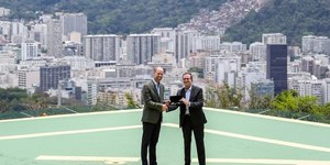 Príncipe William visita o Rio e recebe chaves da cidade