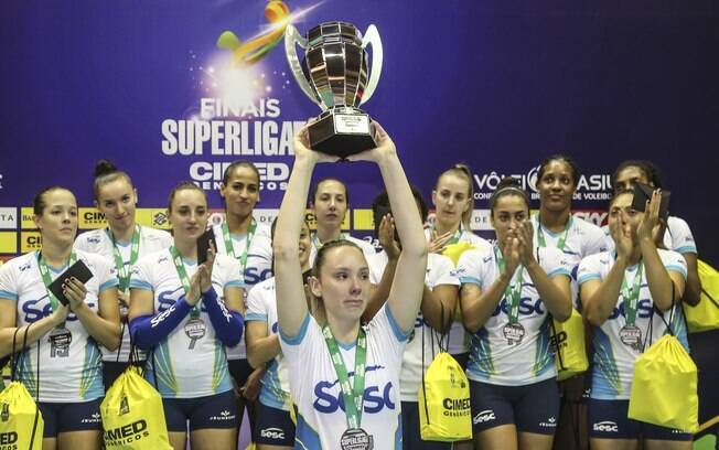 Dentil/Praia Clube vence Sesc RJ e é campeão da Superliga feminina