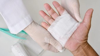 Cientistas%20brasileiros%20criam%20curativo%20sustent%C3%A1vel%20que%20pode%20revolucionar%20o%20SUS