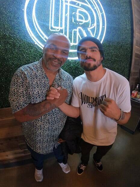 Caio Castro e Mike Tyson