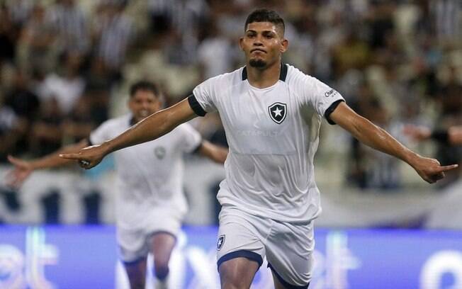 Messias assume culpa por terceiro gol do Botafogo