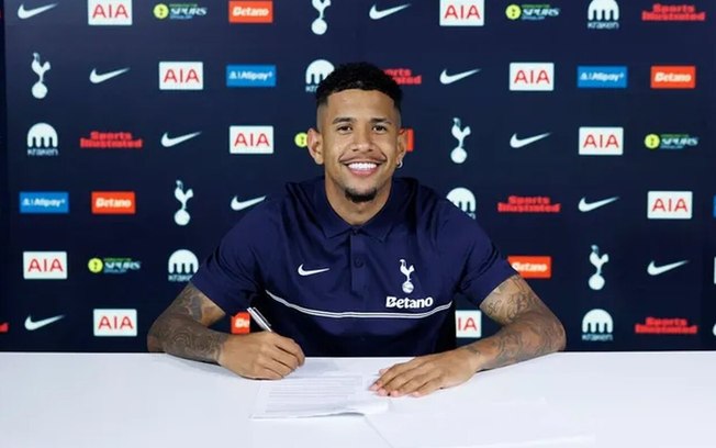 Tottenham anuncia a contratação de Savinho Tottenham anuncia a contratação de Savinho