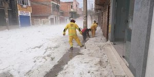 Granizo transforma cidade em cenário de inverno