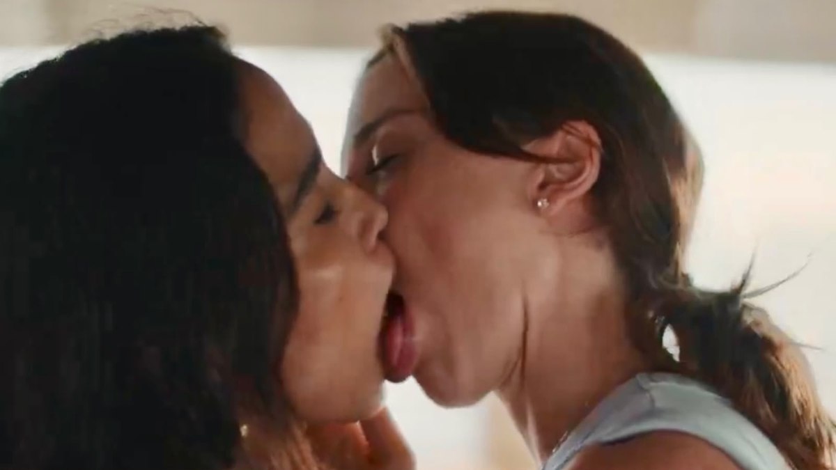 Alice Wegmann e Nanda Costta conquistam fãs com romance em série da Netflix Alice Wegmann e Nanda Costta conquistam fãs com romance em série da Netflix