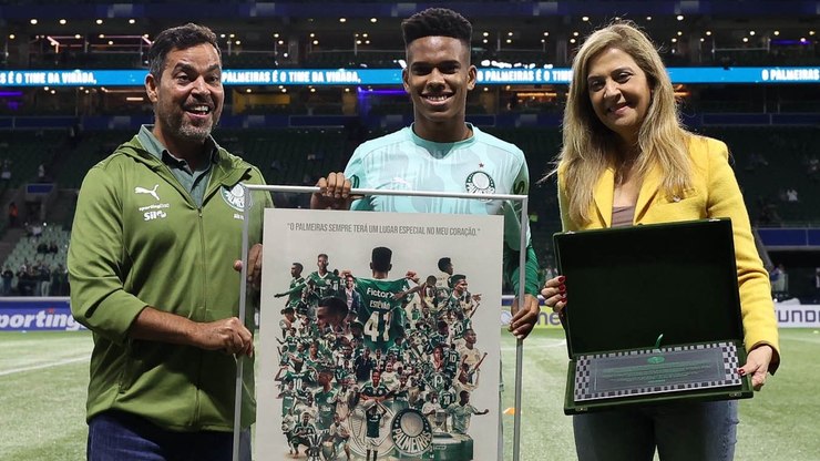 Palmeiras homenageia Estêvão em despedida do jovem no Allianz