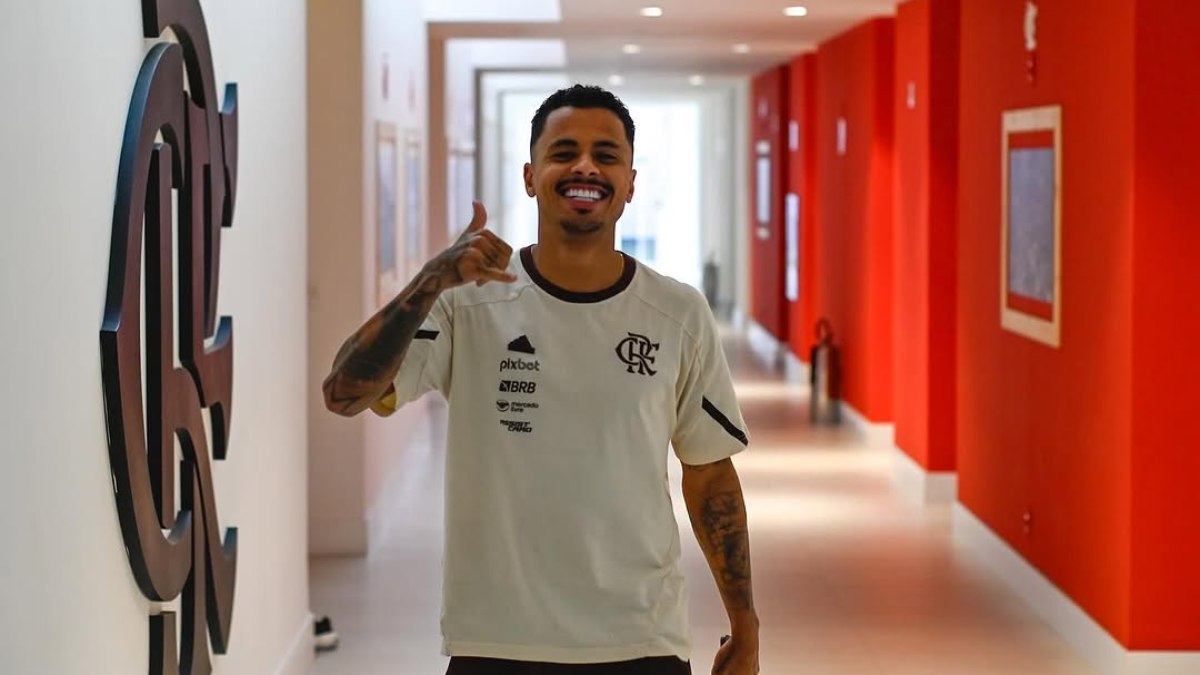 Allan foi titular no clássico contra o Vasco Allan foi titular no clássico contra o Vasco