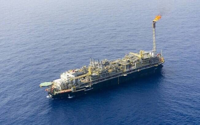 Plataforma P-77 da Petrobras no campo de Búzios
