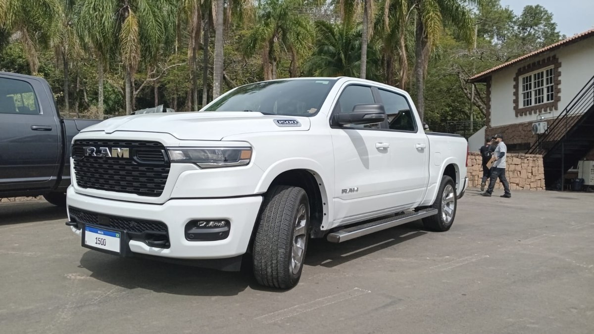 RAM 1500 Big Horn reduz o luxo, mas preserva a força dos 426 cv