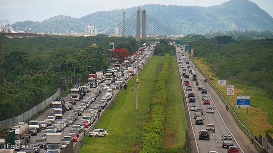 Motoristas encontram congestionamento em diversos pontos da Sistema Anchieta-Imigrantes