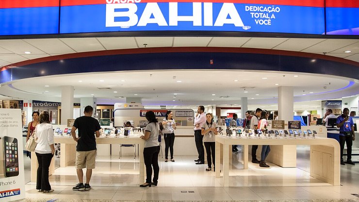 Casas Bahia demite 3 mil e fecha quase 300 lojas em agosto