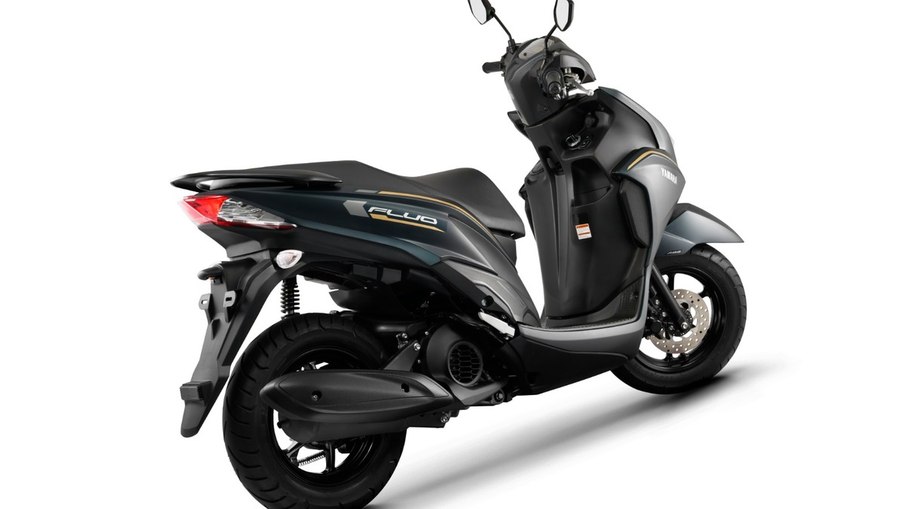 Yamaha Fluo ABS Hybrid Connected 2027 na cor Matt Black destaca sistema híbrido leve e motor 125 cc