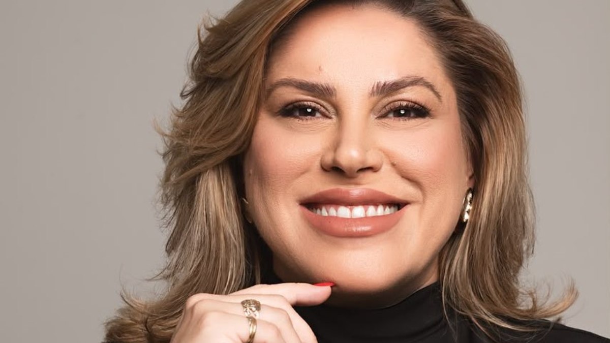 Rafaela Camargo criou campanha que leva acolhimento com lenços e cartas.