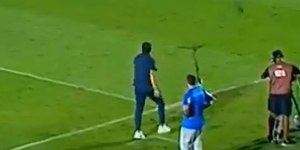 Abel chuta, de novo, microfone e comprova: 'futebol está doente'