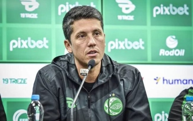Thiago Carpini é um dos fortes nomes para assumir o Cruzeiro 