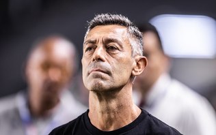 Santos: Pedro Caixinha
abre ação na Fifa por dívida de rescisão