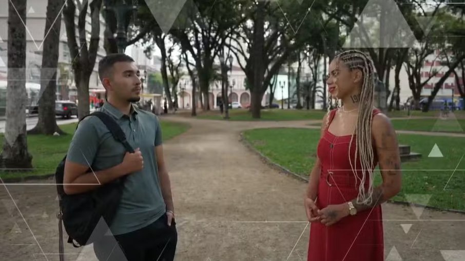 Reencontro entre jovem desaparecido e amiga Reencontro entre jovem desaparecido e amiga