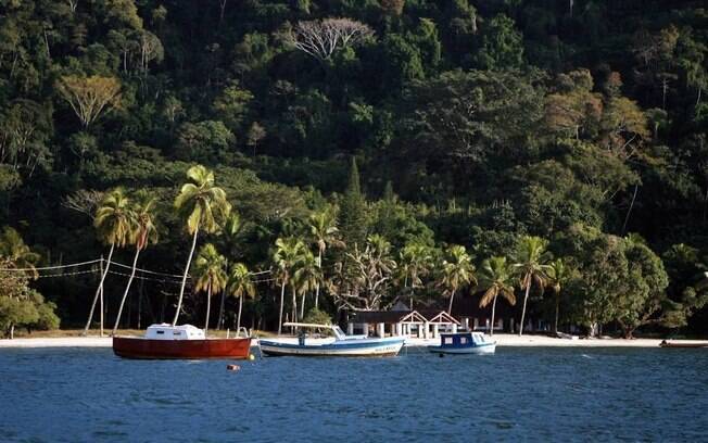 Naufragio na Ilha da Madeira, em Itaguaí, deixa três mortos. Um passageiro foi resgatado com vida