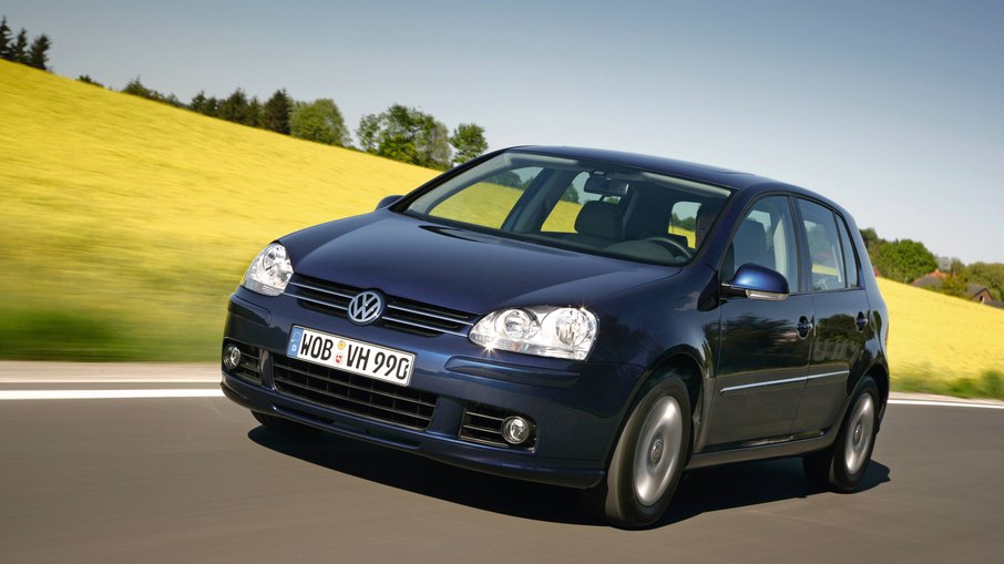 Quinta geração do Golf foi superada em 2007 justamente por um Peugeot, no caso o 207