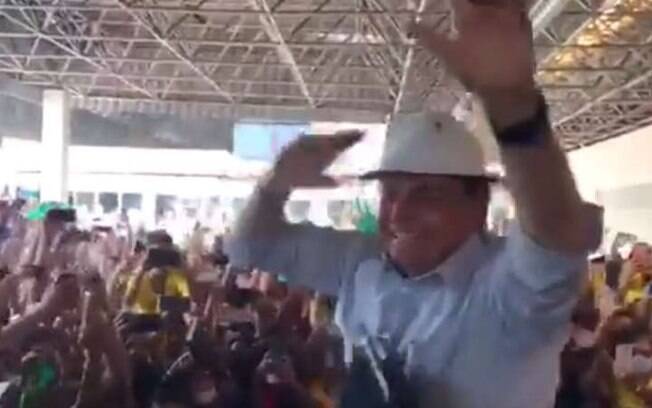 Bolsonaro foi recebido por multidão em Aracajú