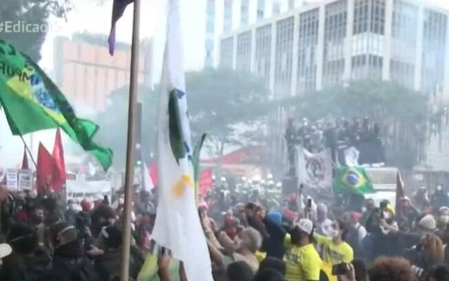 Manifestação terminou perto do metrô Paraíso e contou com participação de jovens e torcida organizada