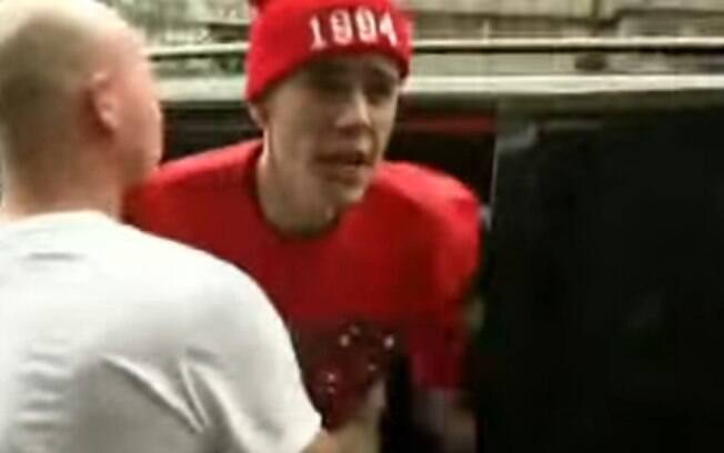 Justin Bieber já tentou agredir um paparazzi de Londres