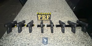 Passageira é presa com oito pistolas em ônibus na BR-153