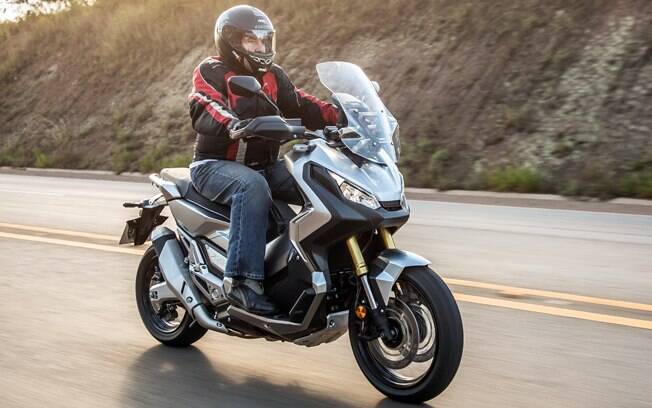 Na estrada, o Honda X-ADV surpreende pelo conforto e desempenho